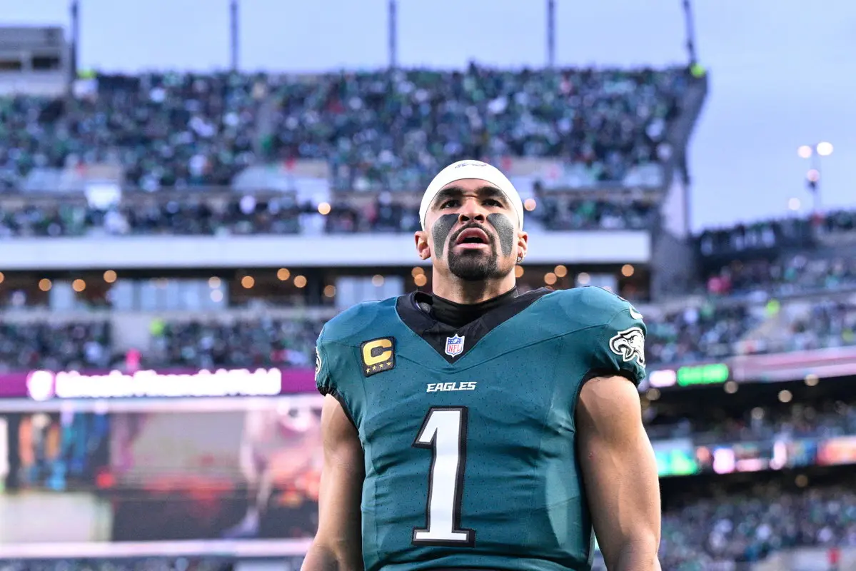 Echipa medicală a Eagles sub foc pentru ordinul de a ține lui Jalen Hurts éve 36 de ore